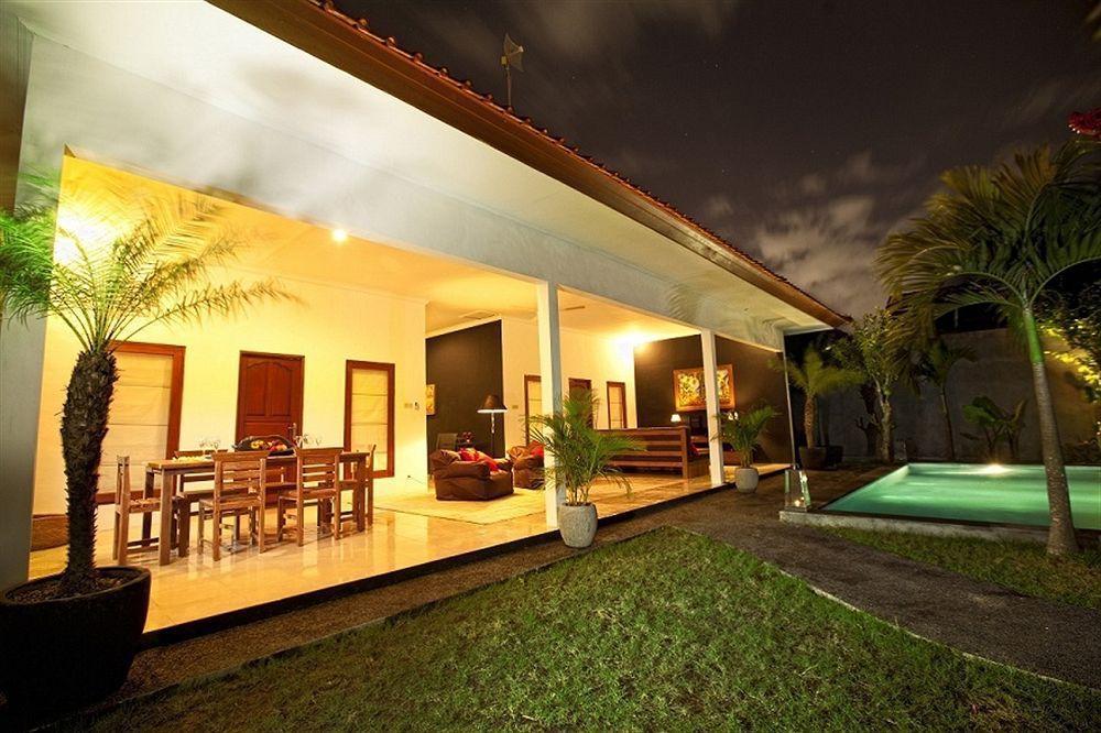 Gayatri * Seminyak (Bali)
