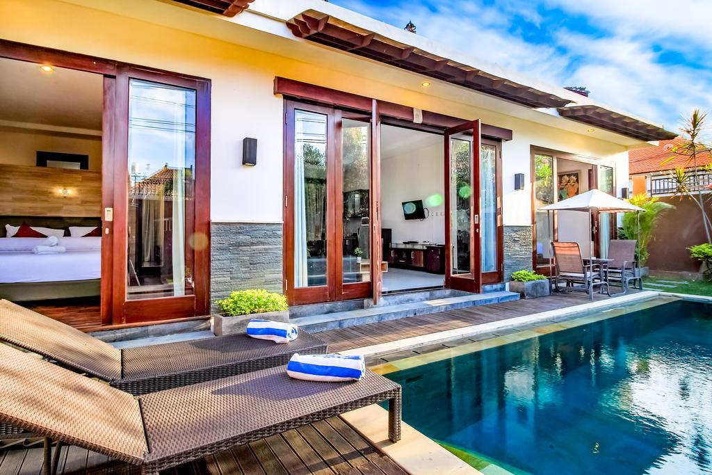 Gayatri * Seminyak (Bali)